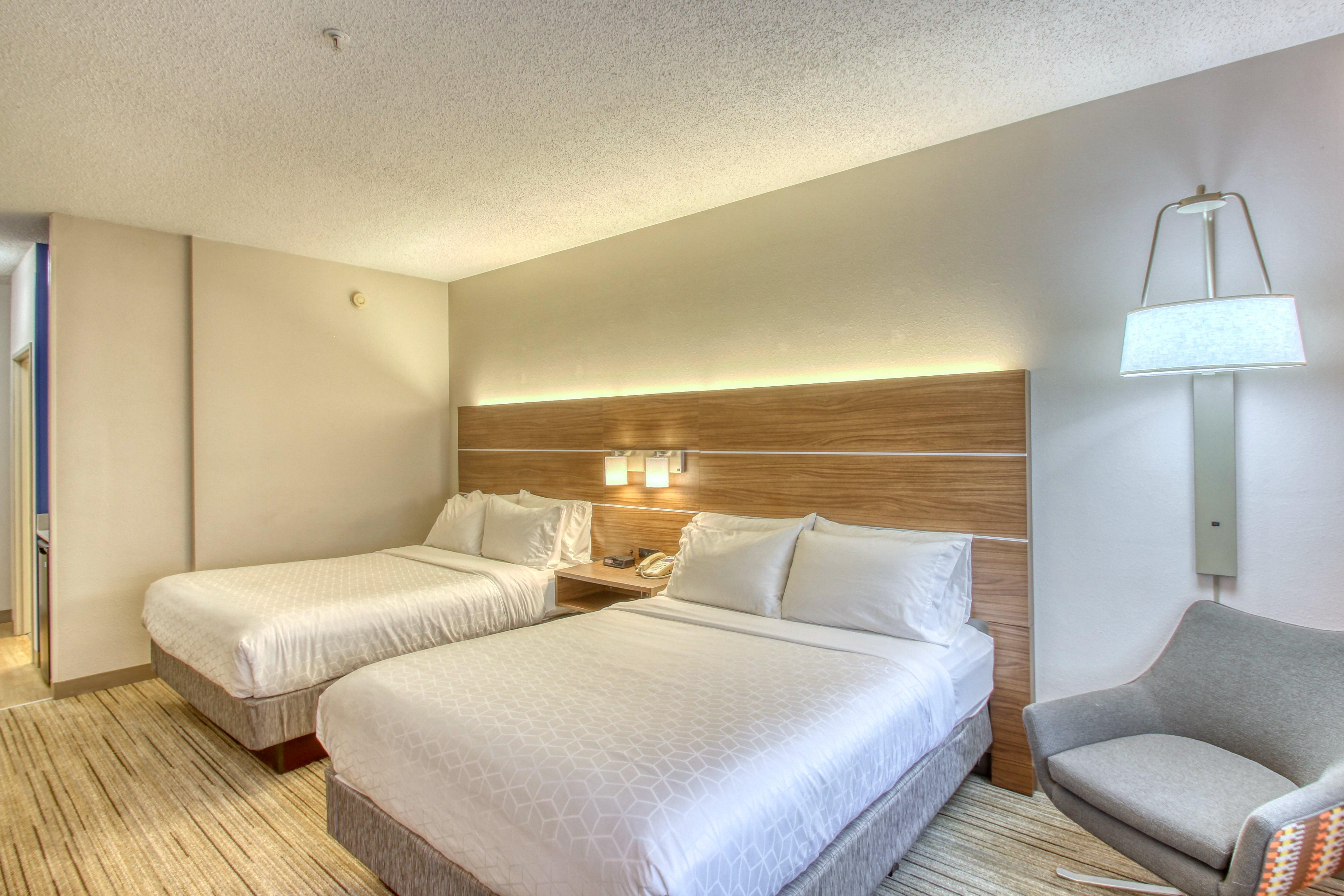 Holiday Inn Express Hotel & Suites Oshkosh - State Route 41 By Ihg Exterior foto