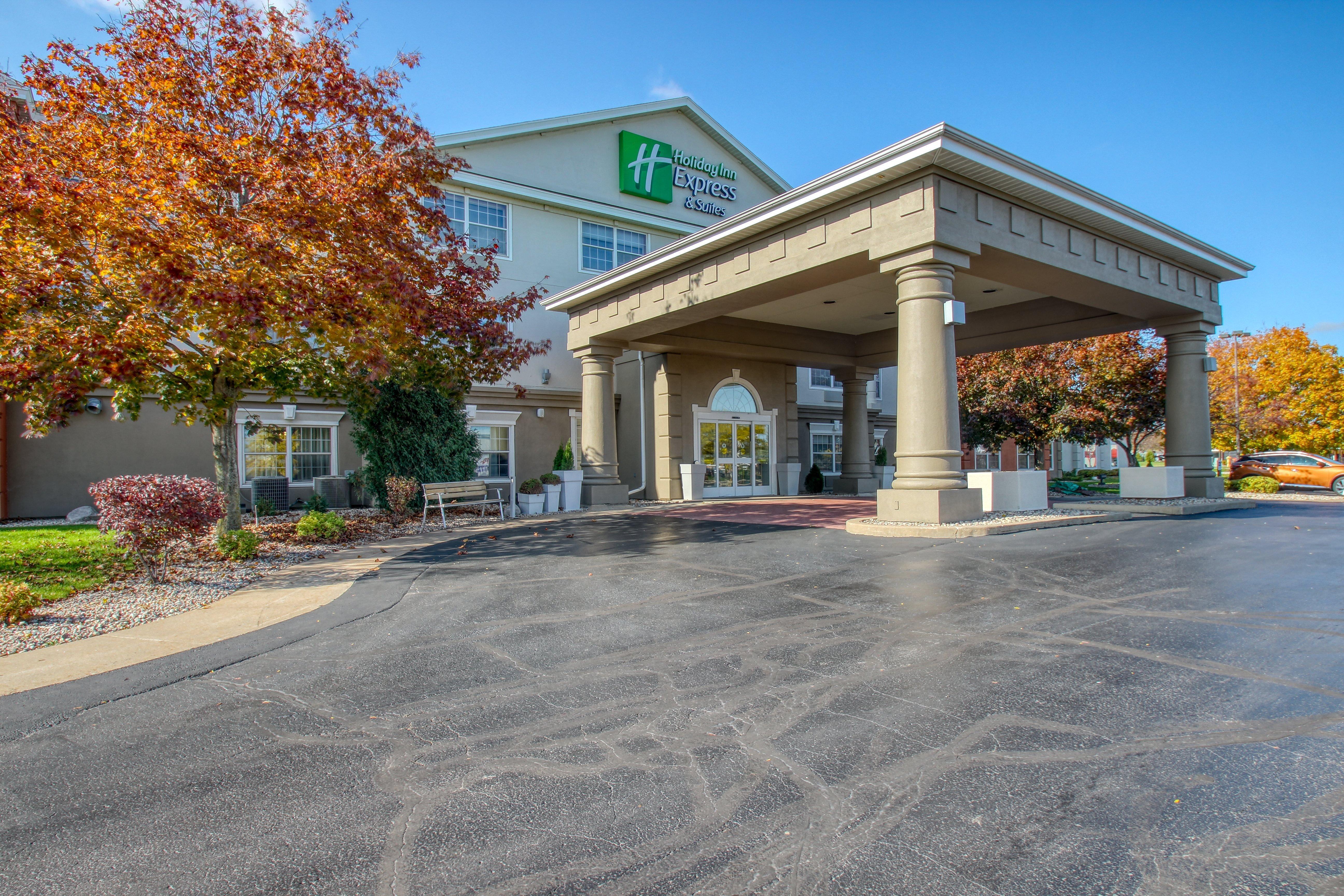 Holiday Inn Express Hotel & Suites Oshkosh - State Route 41 By Ihg Exterior foto