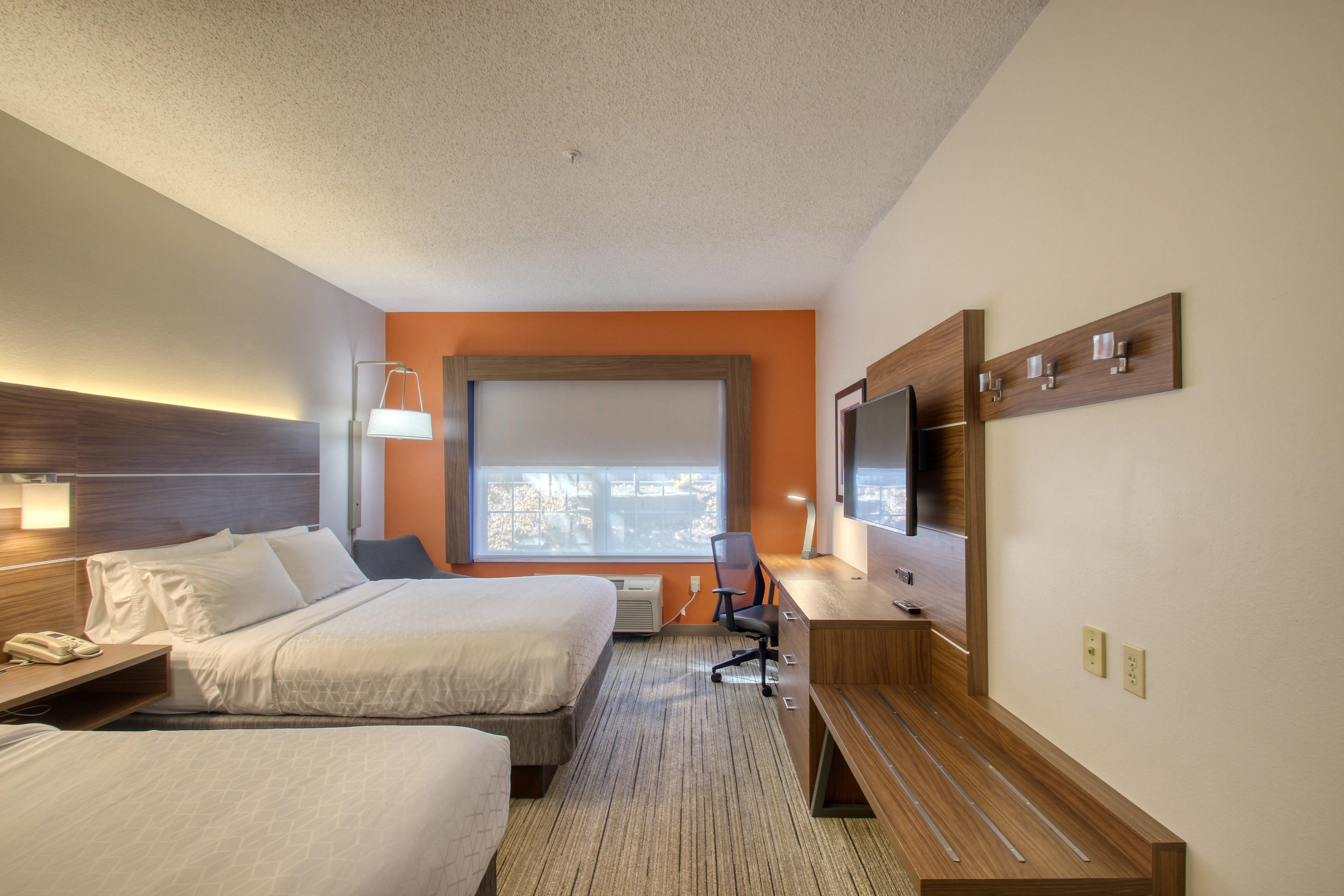 Holiday Inn Express Hotel & Suites Oshkosh - State Route 41 By Ihg Exterior foto